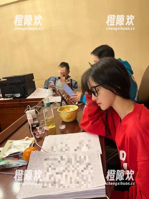 998su 点开“998su”传送门,随时随地感受热辣八卦的冲击波。