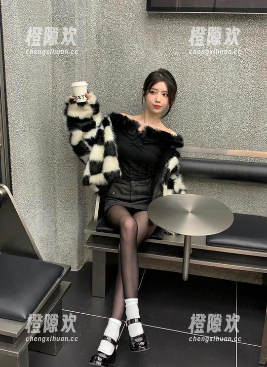 看tttzzz668.su.7.2时猛按收藏键，感觉自己就像个当红“吃瓜王”！
