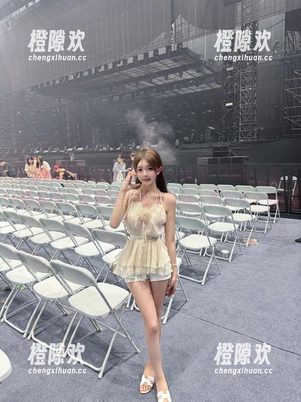 最近在“五一吃瓜”网址上直播视频，真是让人目不转睛，瓜的头一步步解锁！
