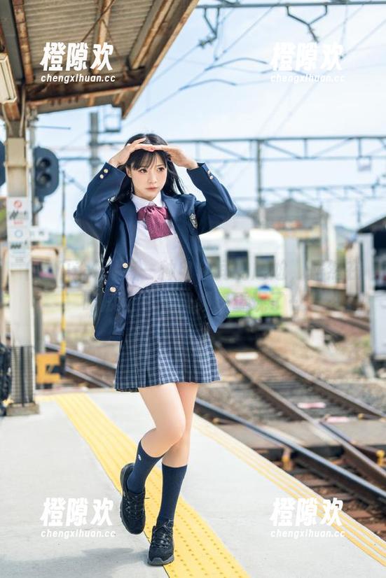 有一种电梯间的尴尬，居然在吃瓜论坛的视频里重现了…