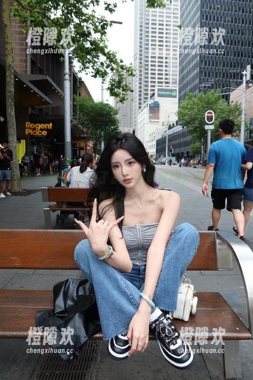 刚刷了扒哥黑料官网，在线八卦一波比一波猛！