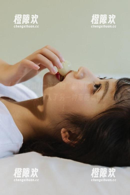 一连串的“网曝吃瓜”链接，把我从现实带入了另一种奇葩氛围，哈哈！