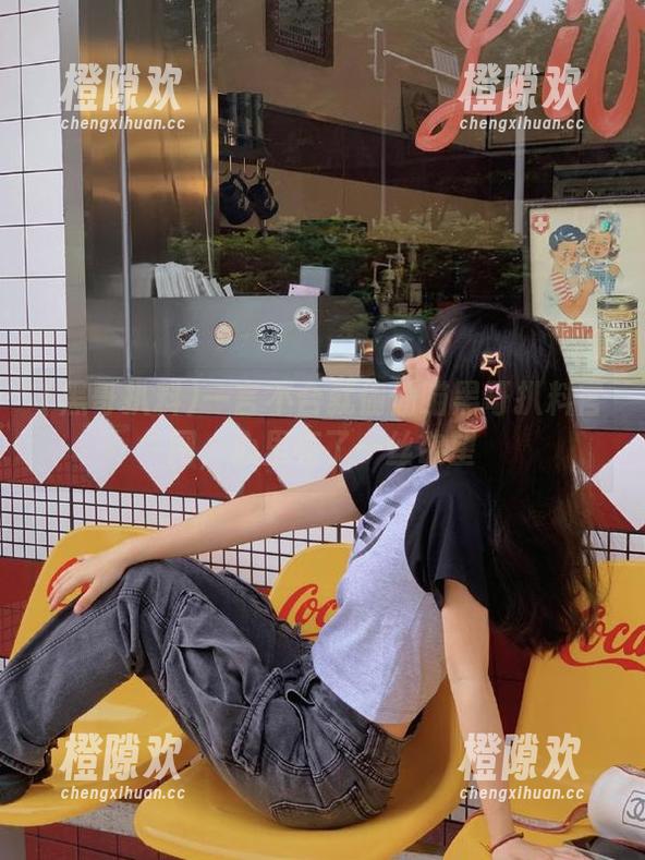 一言不合就偷偷瞄黑哥扒料官网，心里亮了一丝欲望
