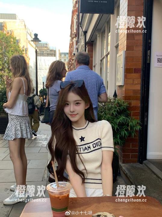赶紧下载“黑料不打样”，让你的八卦储备翻倍！