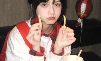 黑料吃瓜网官网：一键下载，收获满满的爆料养分！是不是有点上瘾了？