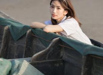 享受“黑料网”官网的永久美味，一口的话题瓜停不下嘴！