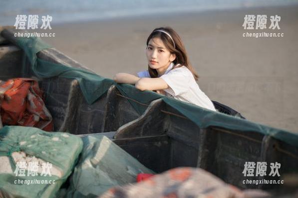 享受“黑料网”官网的永久美味，一口的话题瓜停不下嘴！