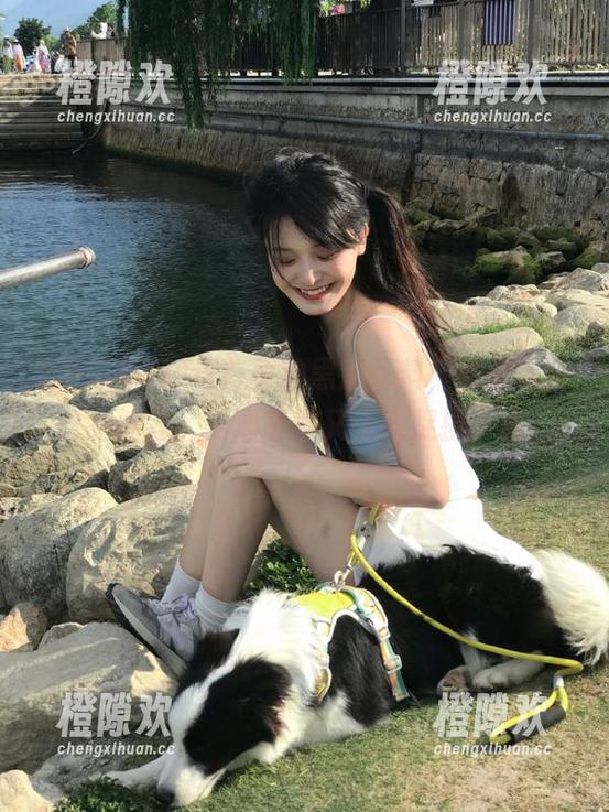 这首页的黑瓜吃料，就像深夜吃的榴莲，真心奇妙又让人捉摸不透。